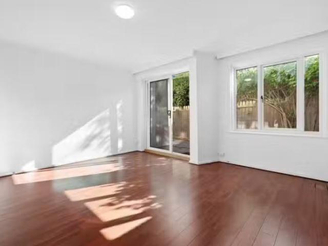 For Rent! 1/33 Fulton Street, St Kilda East VIC 3183 Townhou.