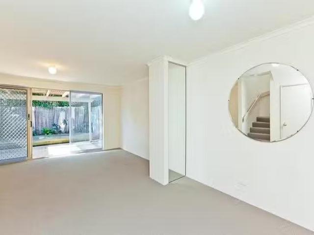 Rental! 13/3 Rockett Lane, Cottesloe, WA 6011
