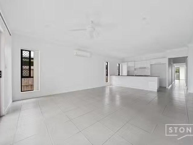 Deal! 1/30 Haig Road, Loganlea, QLD 4131