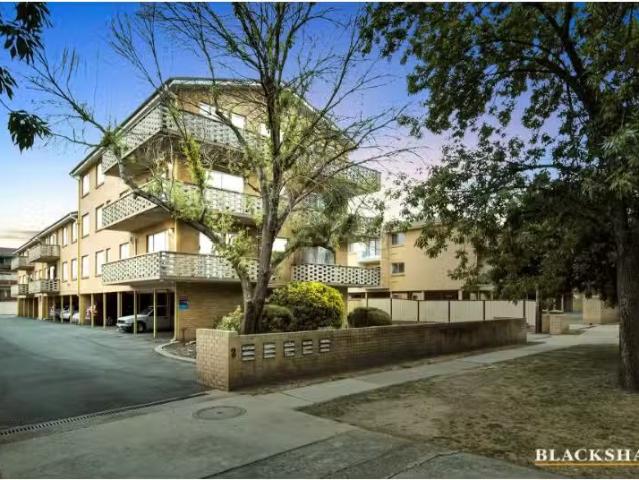 Charming 13/2 Booth Street, Queanbeyan East Apartment for rent.