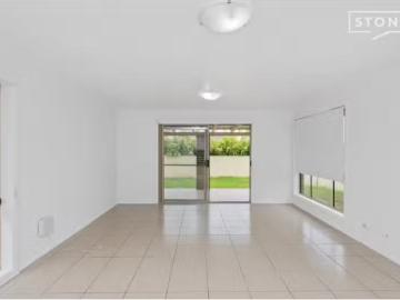 Unique 1/37 Ashton Drive, Heddon Greta Townhouse for rent Lis.