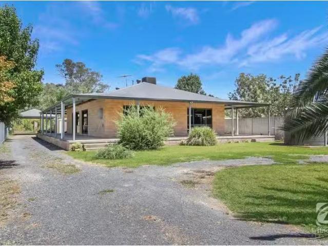 Unique 134 Bank Street, Howlong House for rent Listed by Kira.