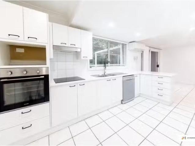 Cozy 13/4 Parsons Road, Lisarow Townhouse for rent Listed by.