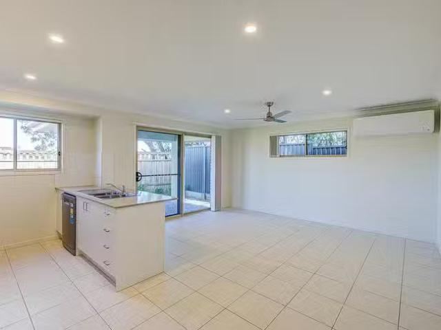 Just in! 1/35 Alexis Place, Park Ridge, QLD 4125