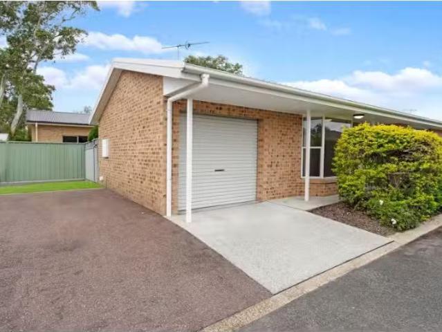 Nice 13/9 Haddon Crescent, Marks Point House for rent Listed.