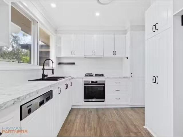 Cozy 139 Ross Road, Crestwood House for rent Listed by Bailey.