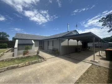 Unique 13 Nyarra Street, SCONE House for rent Listed by Charl.