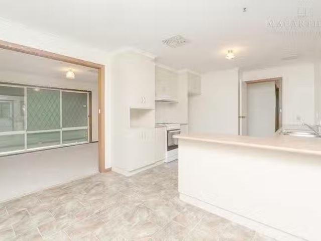For Rent! 13 Bandera Avenue, Glenfield Park, NSW 2650