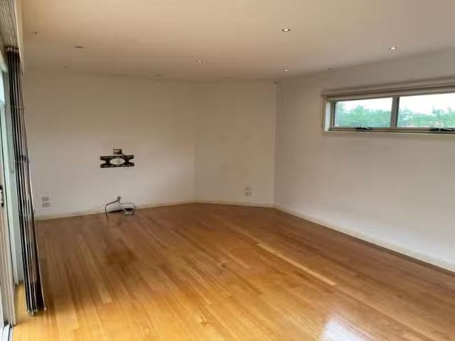 Just in! 1/3 Edith Street, Oak Park VIC 3046