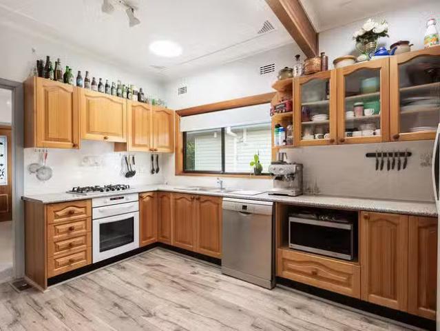 Cozy 13 Heather Street, Loftus, NSW 2232