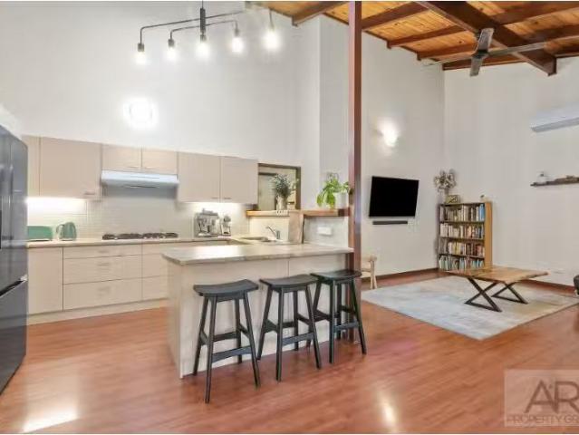 Deal! 13 Lakeshore Parade, Susinteraction Inlet House for rent.