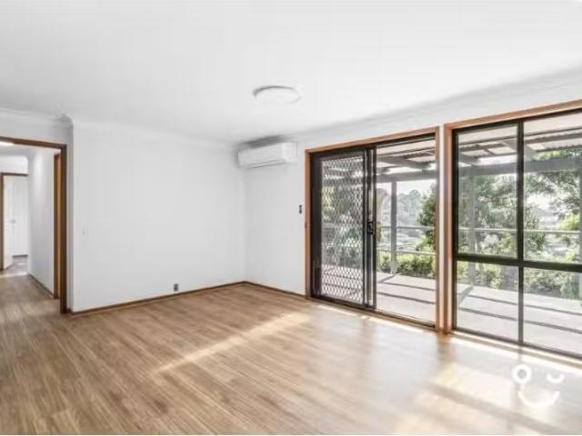 Rental! 13 Ribbonwood Road, Farmborough Heights House for rent.