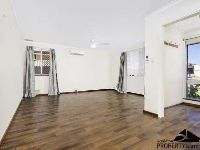 Nice 13 Sander Street, Tarcoola Beach, WA 6530
