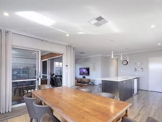 Deal! 13 Selacosa Avenue, Jindalee, WA 6036