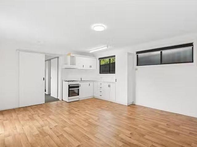 Deal! 13A Richard Avenue, Hackham, SA 5163