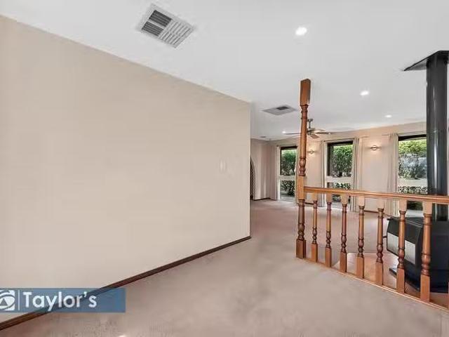 Nice 1 Cornwall Drive, Gulfview Heights, SA 5096