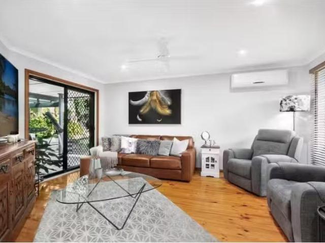 Deal! 1 Azarow Circuit, Croydon South House for rent Listed b.