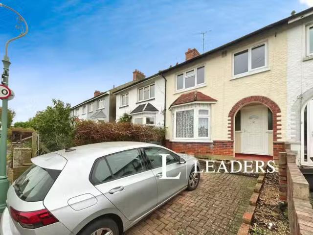 Charming 1 BA 3 bedroom apartment for rent in North Road, Port.