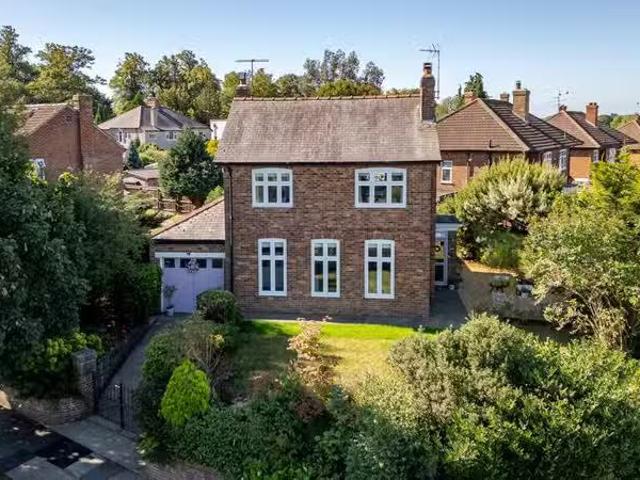Nice 1 BA 3 bedroom detached house for rent in Hartford Road.