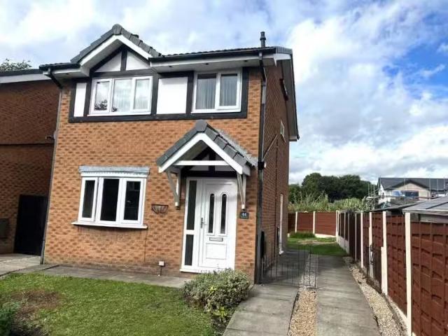 Unique 1 BA 3 bedroom detached house for rent in Woodhill Fold.