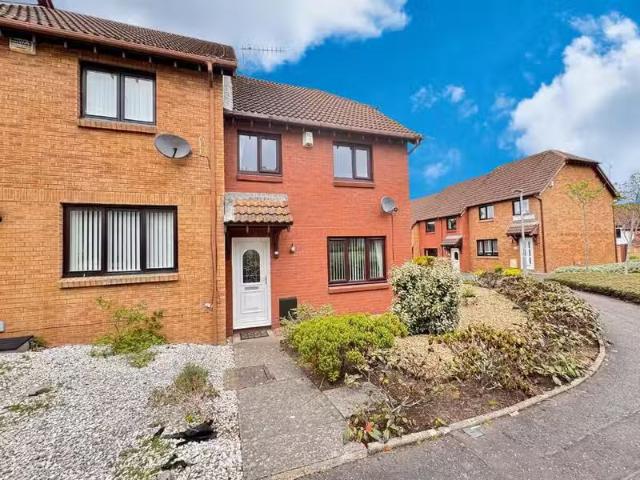 Rental! 1 BA 3 bedroom end of terrace house for rent in Hamilt.