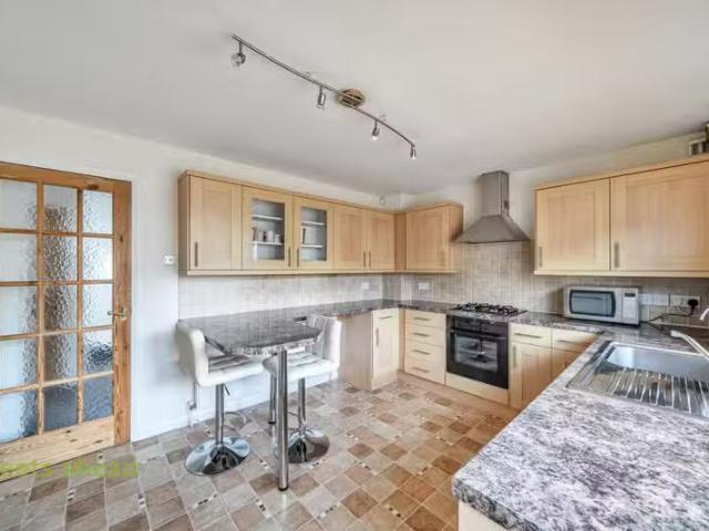 Nice 1 BA 3 bedroom end of terrace house for rent in Hillside.