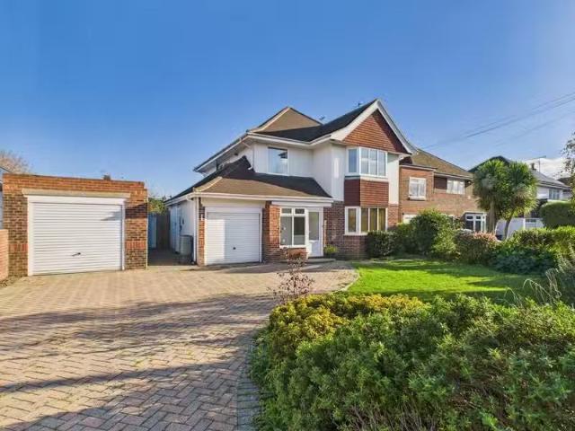 Rental! 1 BA 3 bedroom flat for rent in Forest Road, Worthing.