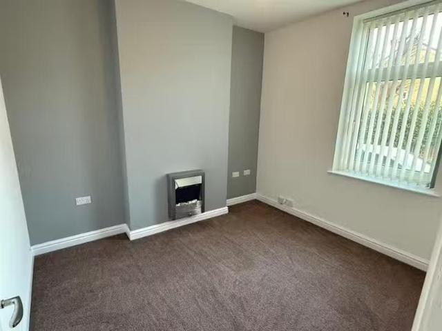 Charming 1 BA 3 bedroom house for rent in Dall Street, Burnley.