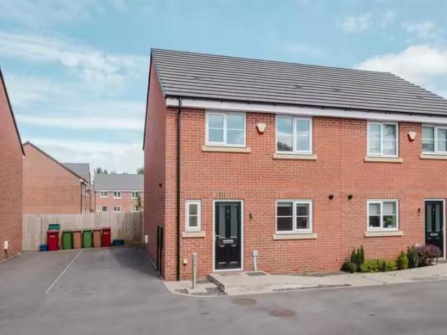 Deal! 1 BA 3 bedroom house for rent in Turnstone Drive, Sparth.