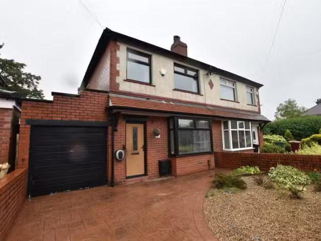 Just in! 1 BA 3 bedroom semi detached house for rent in Avonda.