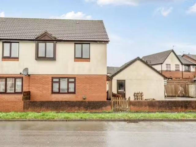 Nice 1 BA 3 bedroom semi detached house for rent in Exeter Roa.
