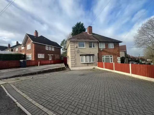 Unique 1 BA 3 bedroom semi detached house for rent in Plowden.