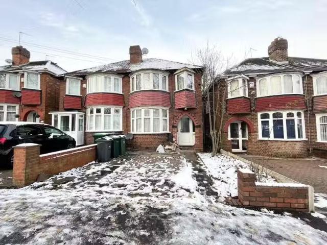 Deal! 1 BA 3 bedroom semi detached house for rent in The Broad.