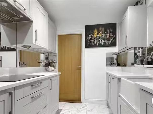 Unique 1 BA 3 bedroom semi detached house for rent in Vine Roa.