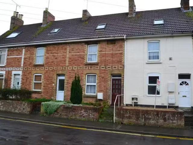 Unique 1 BA 3 bedroom terraced house for rent in Eastern Yeovi.