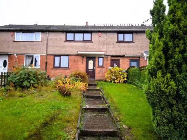 Unique 1 BA 3 bedroom terraced house for rent in Edgehill Road.