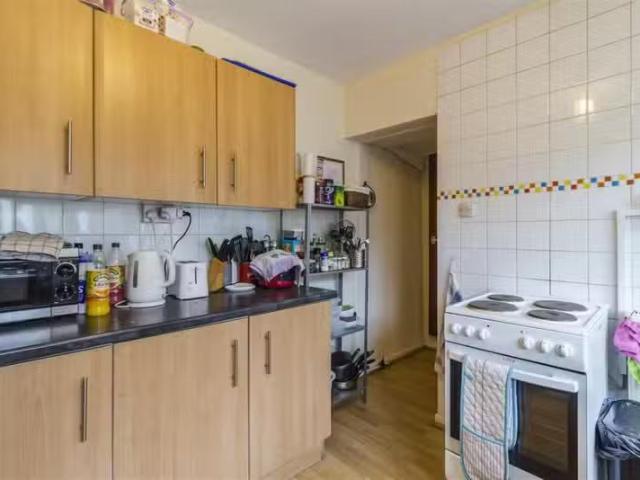 Unique 1 BA 3 bedroom terraced house for rent in Kingsland Ter.