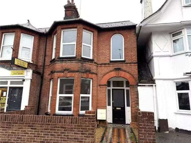 Deal! 1 BA 3 bedroom terraced house for rent in Kingsway, Harw.