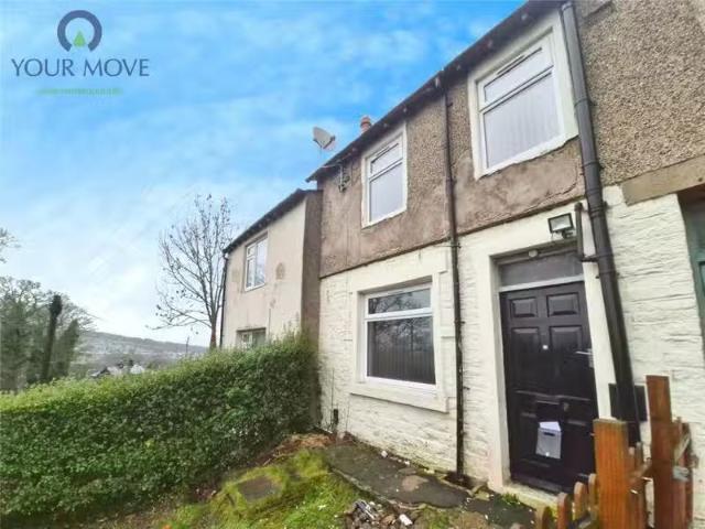 Deal! 1 BA 3 bedroom terraced house for rent in Park Lane, Kei.