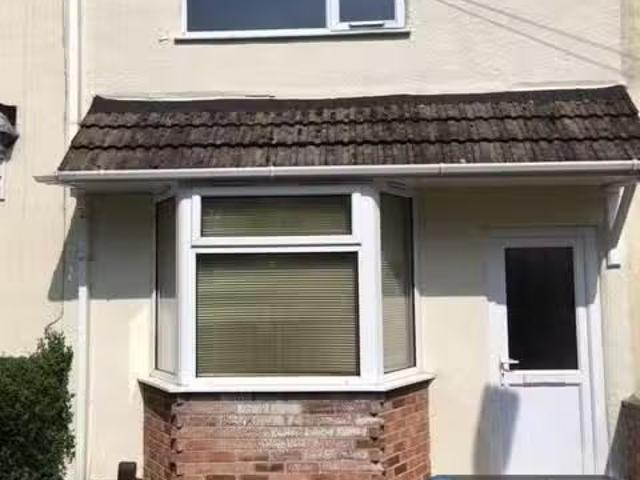 Cozy 1 BA 3 bedroom terraced house for rent in Peaksfield Aven.