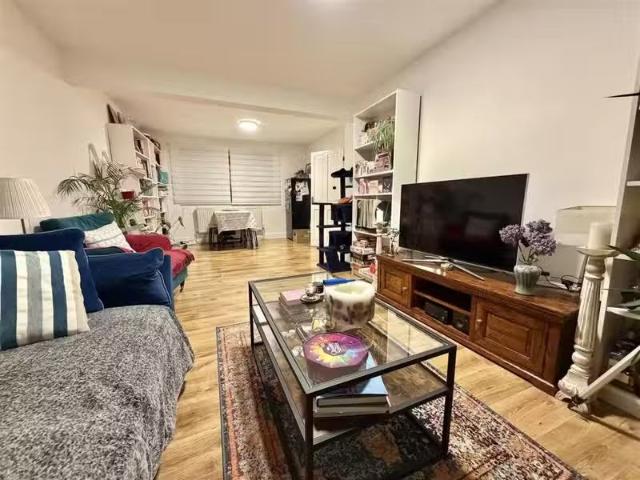 Cheap 1 BA 3 bedroom terraced house for rent in Sinnott Road.
