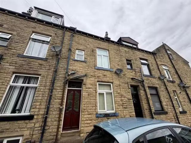 Cozy 1 BA 3 bedroom terraced house for rent in Third Avenue, K.
