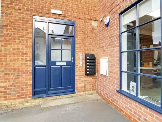 Nice 1 BA 1 bedroom apartment for rent in 13 High Street, Kirt.
