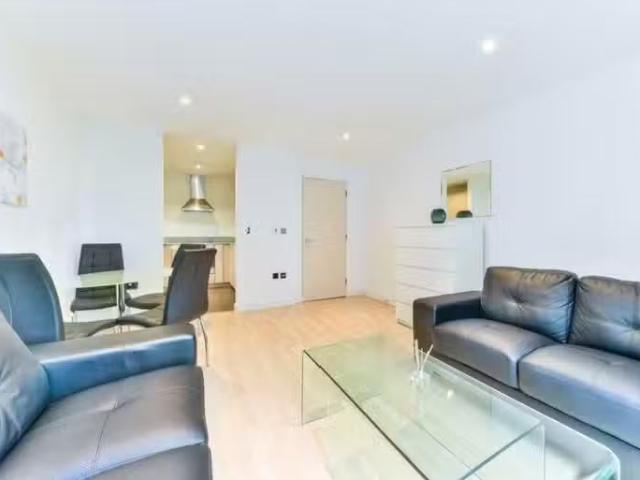 Nice 1 BA 1 bedroom apartment for rent in Western Gateway, Lon.