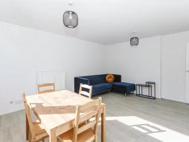 Nice 1 BA 1 bedroom apartment for rent in Abon House, Sea Mill.