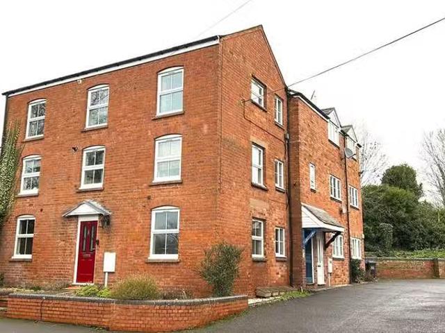 Just in! 1 BA 1 bedroom apartment for rent in Alexander Court.