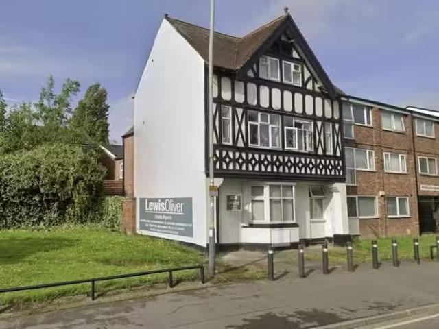 Cheap 1 BA 1 bedroom apartment for rent in Coton Road, Nuneato.