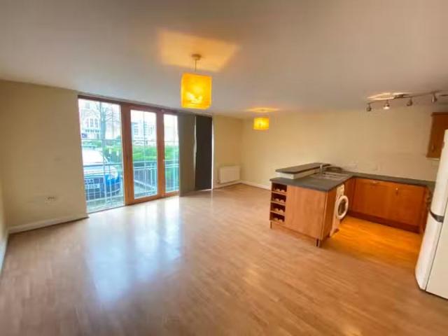 Deal! 1 BA 1 bedroom apartment for rent in Flat, Centre Quay.