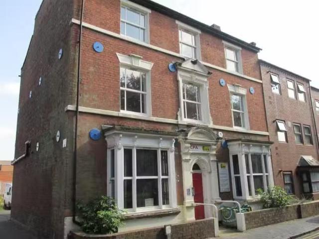 Deal! 1 BA 1 bedroom flat for rent in Church Square, Oldbury.