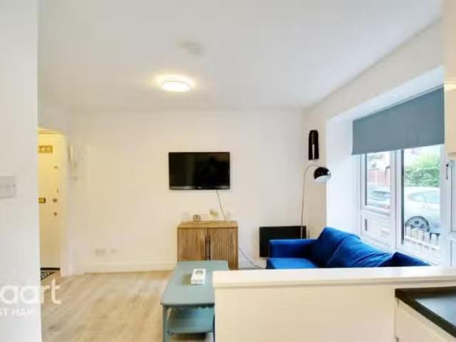 Rental! 1 BA 1 bedroom flat for rent in Chardwell Close, Londo.